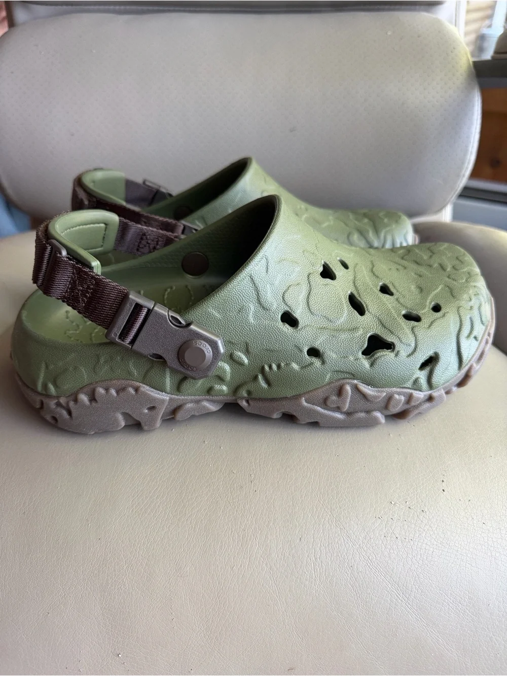 825 EUC Men’s Crocs All Terrain Atlas Green Clogs with Canvas Straps